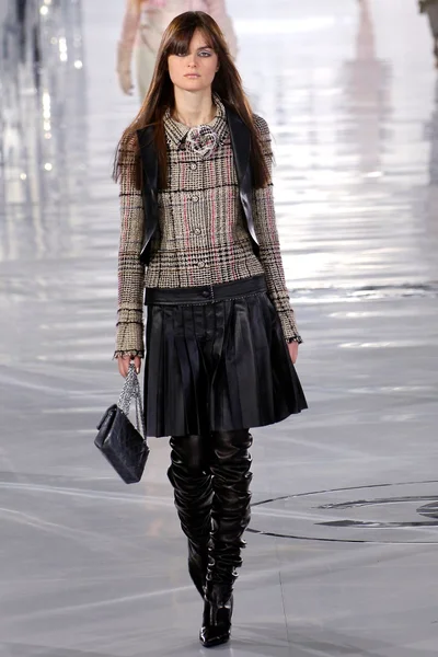 Look 25